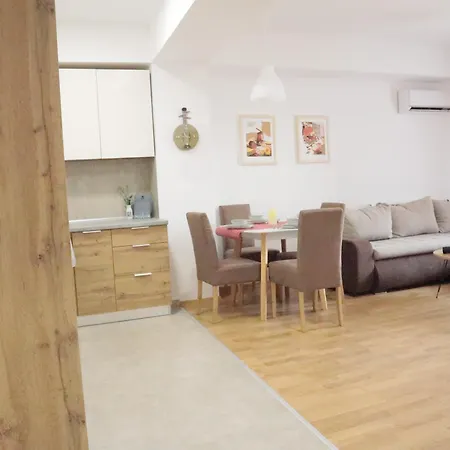 Center City 3 Apartment *